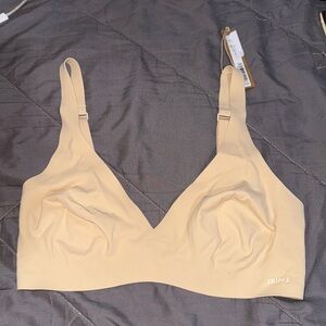 SKIMS NAKED PLUNGE BRA 'SAND'